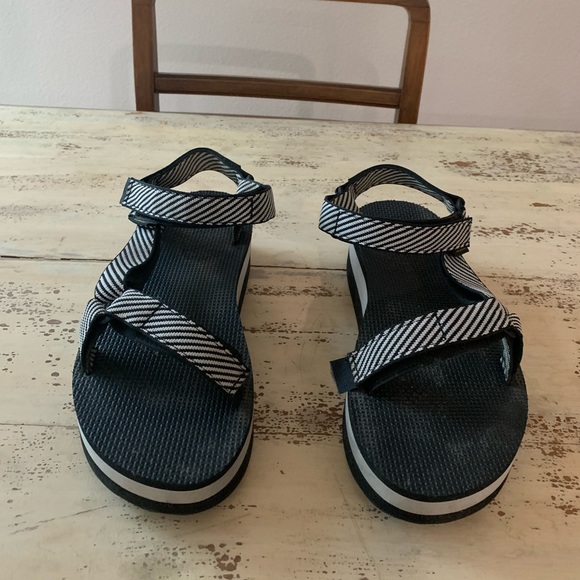 B&W Tevas - Picture 4 of 4